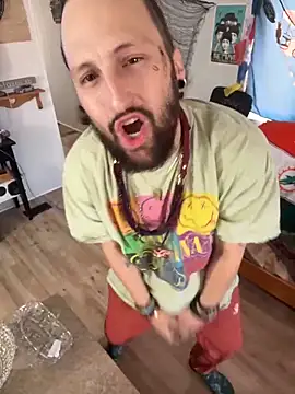 Snapshot of BobbyQ29 chatting on 02-25-26, 07:03 BobbyQ29 online show from 02-25-26, 07:03