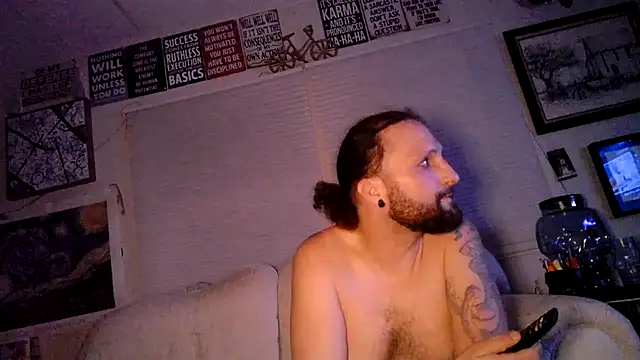 Snapshot of BobbyQ29 chatting on 06-11-26, 05:26 BobbyQ29 online show from 06-11-26, 05:26