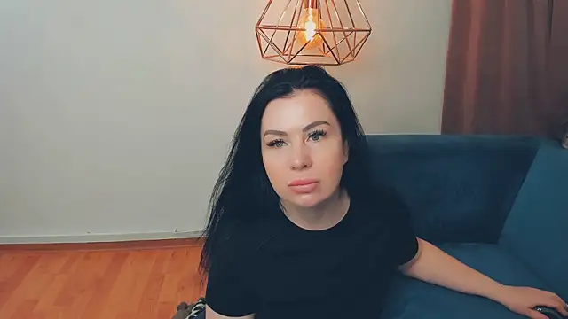 LayaFlow online show from 04-15-26, 07:58