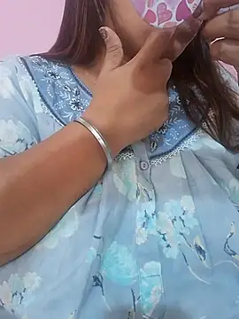 Snapshot of Ravina_patil1 chatting on 07-26-26, 05:47 Ravina patil1 online show from 07-26-26, 05:47