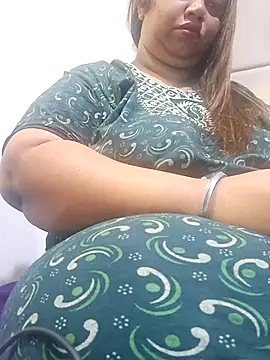 Snapshot of Ravina_patil1 chatting on 11-17-25, 02:32 Ravina patil1 online show from 11-17-25, 02:32