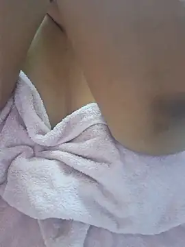 Snapshot of Ravina_patil1 chatting on 03-17-25, 04:08 Ravina patil1 online show from 03-17-25, 04:08