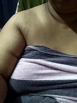 Snapshot of Ravina_patil1 chatting on 09-20-25, 05:01 Ravina patil1 online show from 09-20-25, 05:01