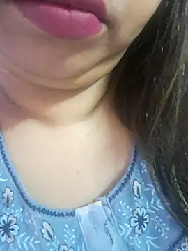 Snapshot of Ravina_patil1 chatting on 09-27-25, 09:54 Ravina patil1 online show from 09-27-25, 09:54