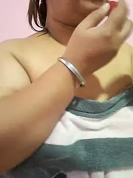 Snapshot of Ravina_patil1 chatting on 06-26-26, 03:56 Ravina patil1 online show from 06-26-26, 03:56