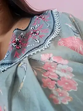 Snapshot of Ravina_patil1 chatting on 05-16-26, 05:17 Ravina patil1 online show from 05-16-26, 05:17