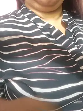 Snapshot of Ravina_patil1 chatting on 07-15-26, 12:56 Ravina patil1 online show from 07-15-26, 12:56