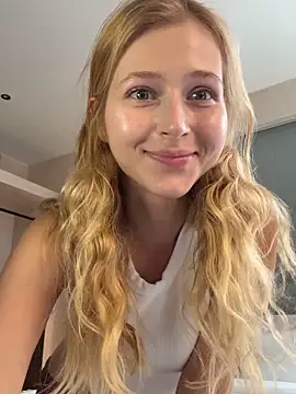 LunaRase online show from 02-12-26, 06:35