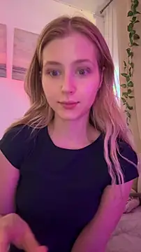 LunaRase online show from 10-28-25, 03:33