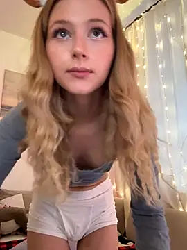 LunaRase online show from 12-21-25, 10:50