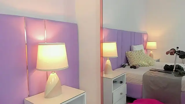 SophyRuiz  online show from 09-18-25, 12:08