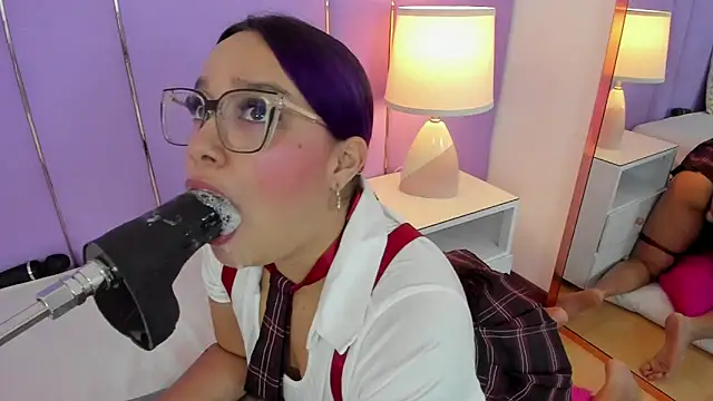 SophyRuiz  online show from 11-24-25, 12:05