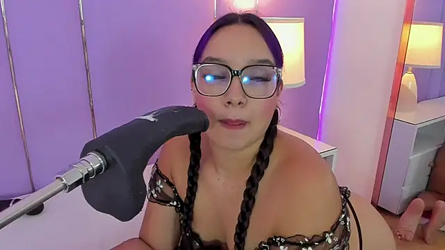 SophyRuiz  online show from 11-18-25, 12:08