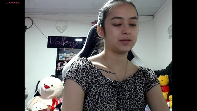 Snapshot of ValeryBaker_ chatting on 10-31-25, 11:18 ValeryBaker  online show from 10-31-25, 11:18