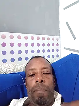 Rogtinho01 online show from 05-06-26, 02:26