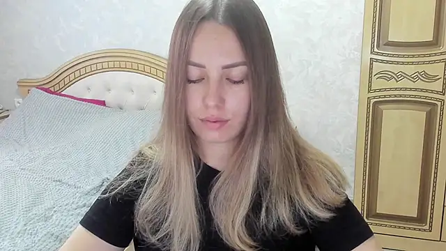 Snapshot of Mia_shy1 chatting on 11-14-25, 07:12 Mia shy1 online show from 11-14-25, 07:12