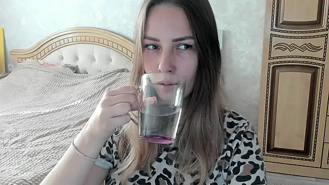 Snapshot of Mia_shy1 chatting on 11-10-25, 08:19 Mia shy1 online show from 11-10-25, 08:19