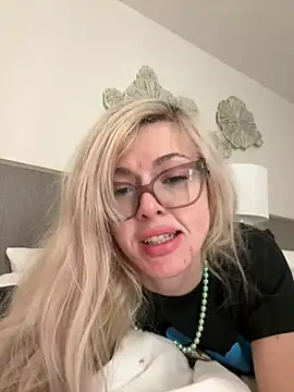 Snapshot of propertyofdaddy chatting on 03-17-25, 04:19 propertyofdaddy online show from 03-17-25, 04:19