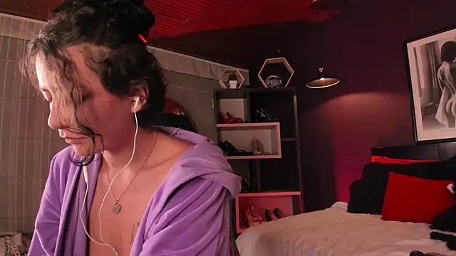 Snapshot of Moony_14 chatting on 04-15-26, 12:16 Moony 14 online show from 04-15-26, 12:16