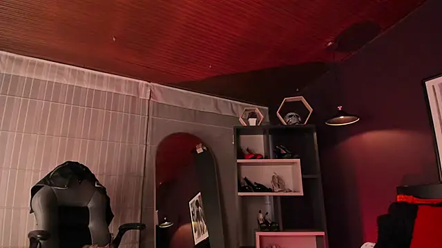 Snapshot of Moony_14 chatting on 04-14-26, 12:10 Moony 14 online show from 04-14-26, 12:10