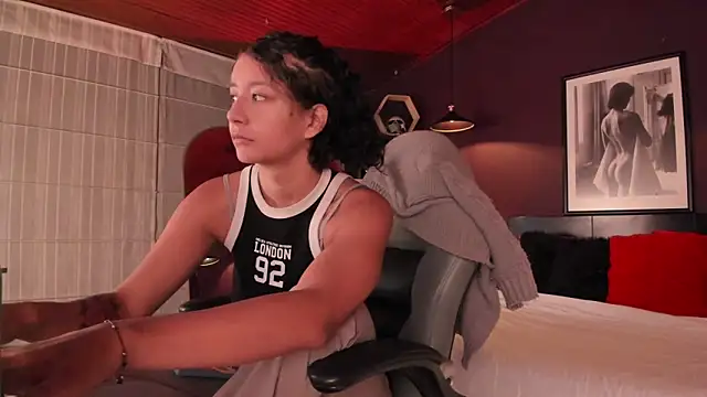 Snapshot of Moony_14 chatting on 04-08-26, 01:12 Moony 14 online show from 04-08-26, 01:12