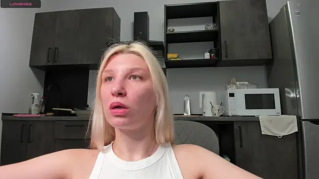 Snapshot of Linaa_Land chatting on 07-29-26, 06:40 Linaa Land online show from 07-29-26, 06:40