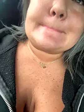 MikyVesela online show from 09-28-25, 02:02