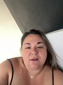 Snapshot of MikyVesela chatting on 05-18-26, 07:35 MikyVesela online show from 05-18-26, 07:35