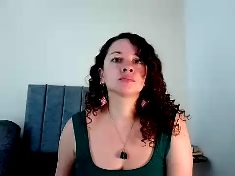 Snapshot of ArtesanaMK chatting on 10-19-25, 05:26 ArtesanaMK online show from 10-19-25, 05:26