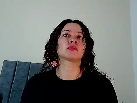Snapshot of ArtesanaMK chatting on 10-12-25, 11:22 ArtesanaMK online show from 10-12-25, 11:22