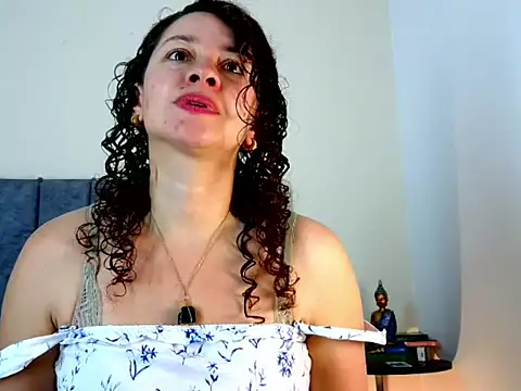Snapshot of ArtesanaMK chatting on 09-13-25, 05:24 ArtesanaMK online show from 09-13-25, 05:24