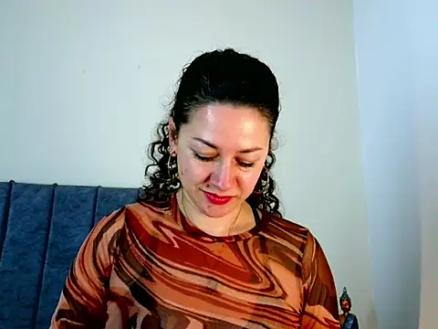 Snapshot of ArtesanaMK chatting on 09-20-25, 05:40 ArtesanaMK online show from 09-20-25, 05:40