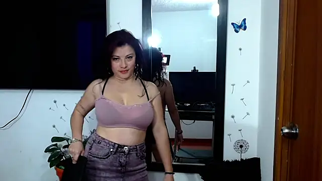 Snapshot of Aliiz_01 chatting on 10-11-25, 03:46 Aliiz 01 online show from 10-11-25, 03:46