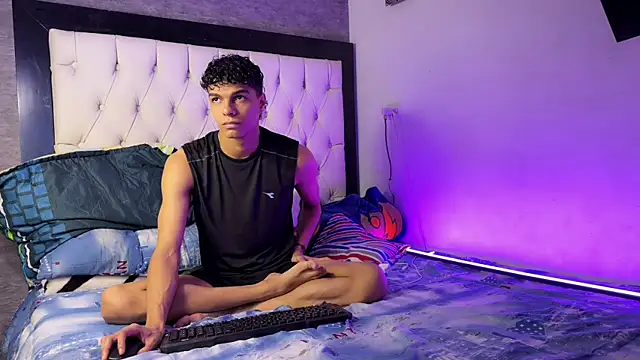 Snapshot of james_dreams_ chatting on 06-18-26, 09:31 james dreams online show from 06-18-26, 09:31