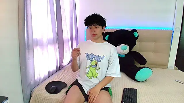 nickconnor01 online show from 01-02-25, 07:51