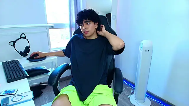 nickconnor01 online show from 01-18-25, 04:53