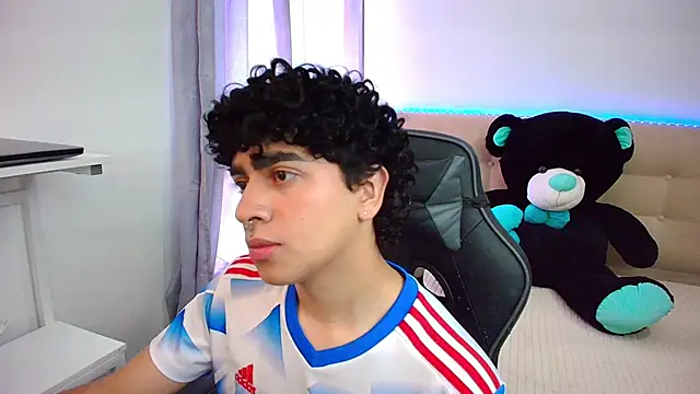  nickconnor01 online show from 01-04-25, 08:16