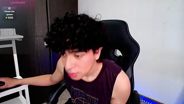  nickconnor01 online show from 01-24-25, 07:07