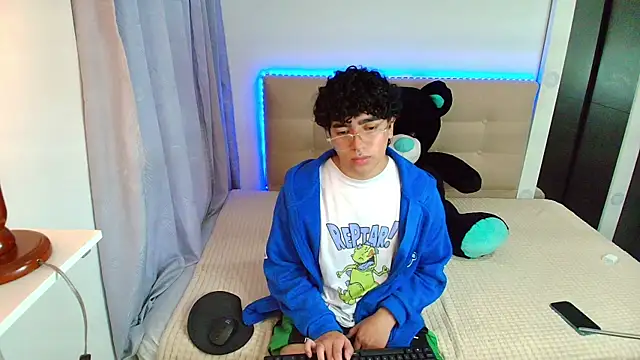  nickconnor01 online show from 01-02-25, 10:55