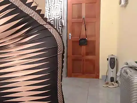 Snapshot of SALTRYHIPS29x chatting on 10-21-25, 11:42 SALTRYHIPS29x online show from 10-21-25, 11:42