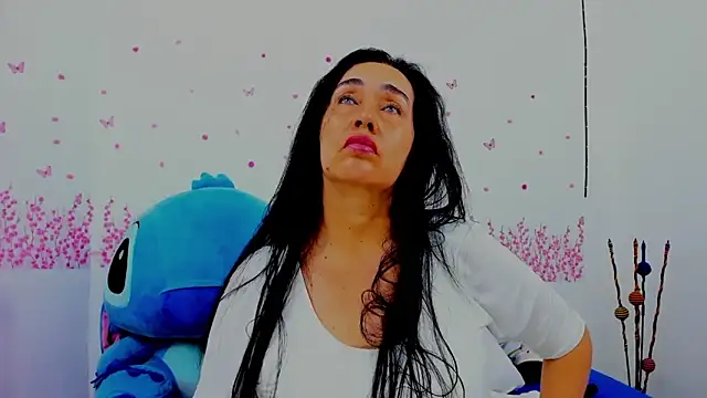 Snapshot of HorniestMilf chatting on 06-11-26, 07:44 HorniestMilf online show from 06-11-26, 07:44