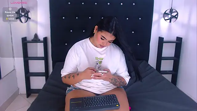 Snapshot of Mels_ chatting on 02-28-25, 08:07 Mels online show from 02-28-25, 08:07