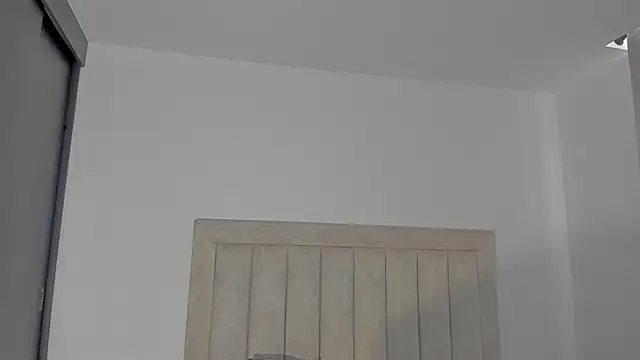 Snapshot of JulianRose_1 chatting on 05-28-26, 01:06 JulianRose 1 online show from 05-28-26, 01:06