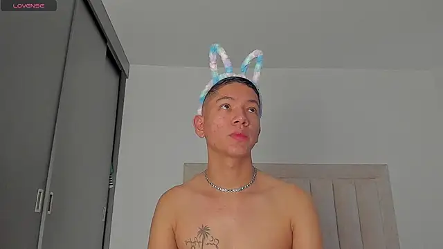 Snapshot of JulianRose_1 chatting on 02-07-26, 11:40 JulianRose 1 online show from 02-07-26, 11:40