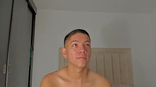 Snapshot of JulianRose_1 chatting on 02-05-26, 11:06 JulianRose 1 online show from 02-05-26, 11:06