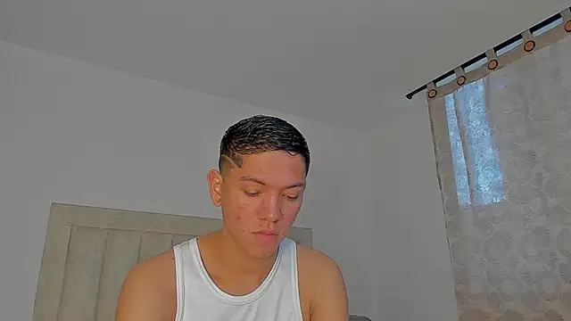 Snapshot of JulianRose_1 chatting on 02-27-26, 11:32 JulianRose 1 online show from 02-27-26, 11:32