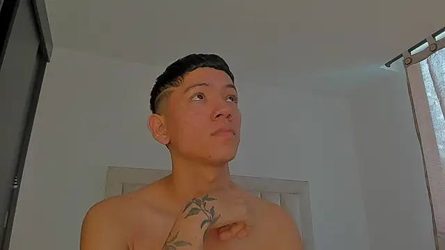 Snapshot of JulianRose_1 chatting on 02-24-26, 02:29 JulianRose 1 online show from 02-24-26, 02:29