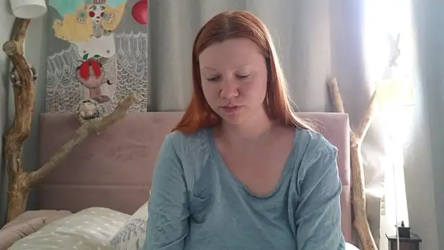 Snapshot of MileyMiller chatting on 06-11-26, 03:03 MileyMiller online show from 06-11-26, 03:03
