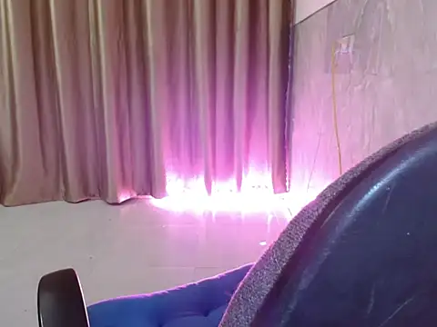 Snapshot of Pink_Pretty chatting on 09-14-25, 05:24 Pink Pretty online show from 09-14-25, 05:24