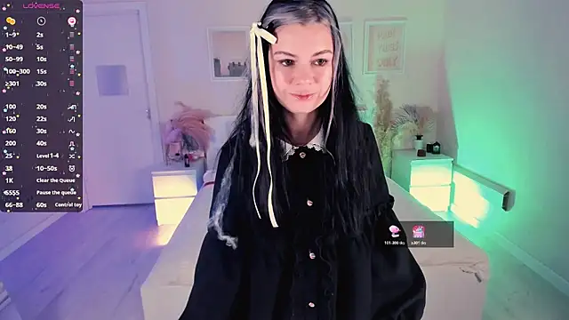 Lil Amelie online show from 10-25-25, 07:51